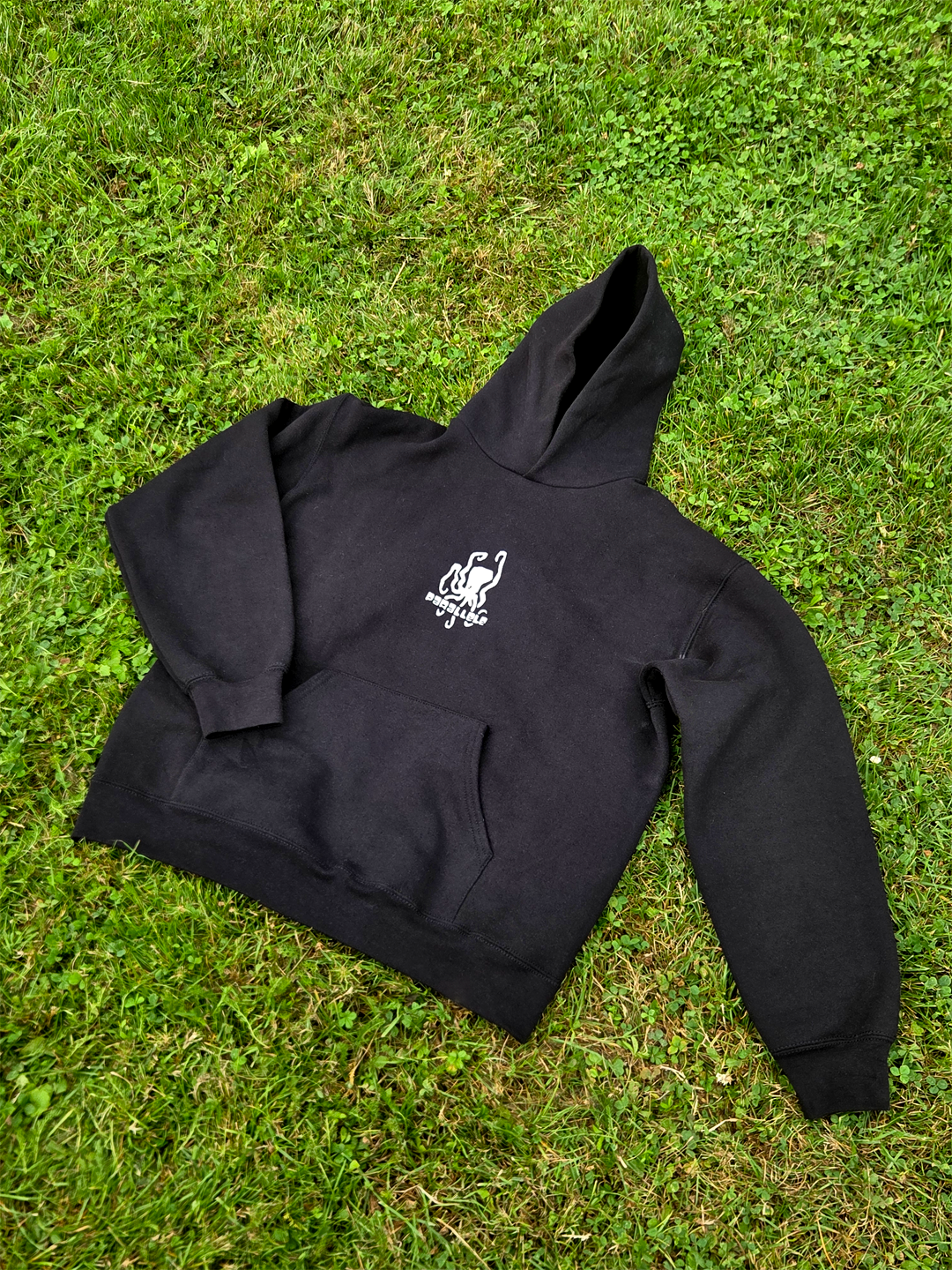 Sweat à capuche Le radeau du kraken | Parallèle - sérigraphie à la main